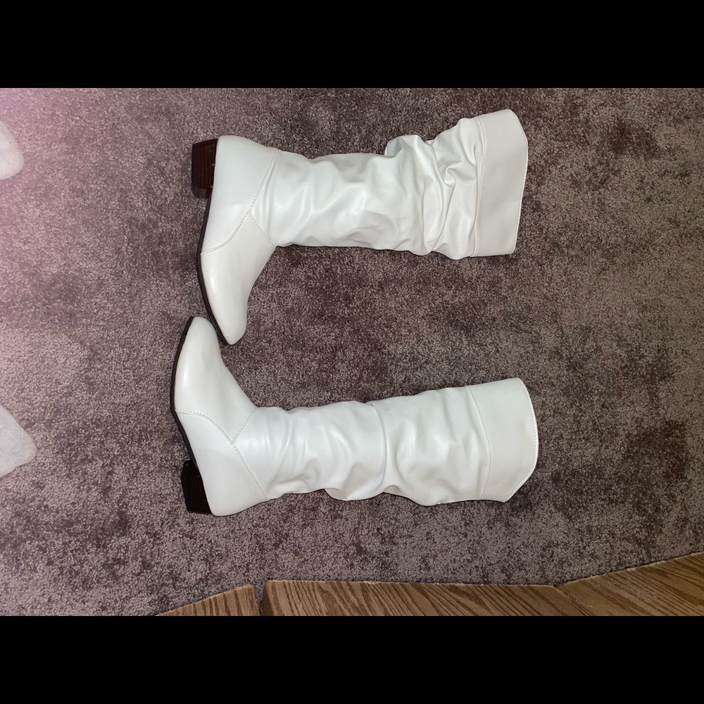 Size 7 white boots